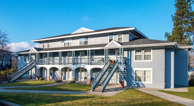 Lodge 27 Roomy Condo with Gear Storage Onsite by RedAwning, Забронировать Апартаменты/квартира Отели Худ-Ривер с парковкой, Парковка
