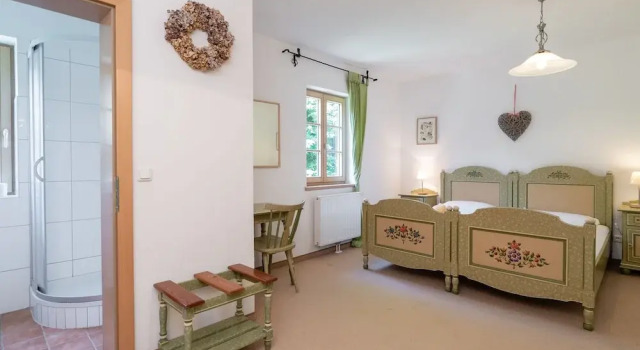 Вилла с балконом Villa in Zell am See near Lake