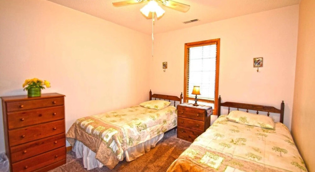 Коттедж с 3 комнатами с балконом Fountain Road Home