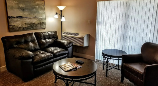 Люкс Superior Resort at Eagle Point Golf Club Lodging