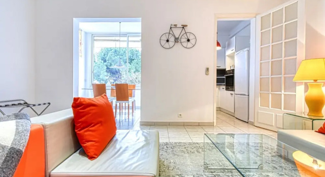 Bright and Beautiful Apartment, 10 Mins From Palais & Croisette