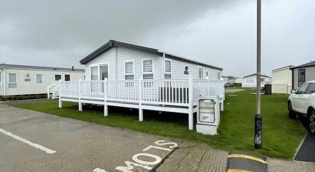 Luxury 2-bed Lodge, Sleeps 6 in Camber Sands, Забронировать Отель Отели Исторического графства Суссекса с парковкой, Парковка