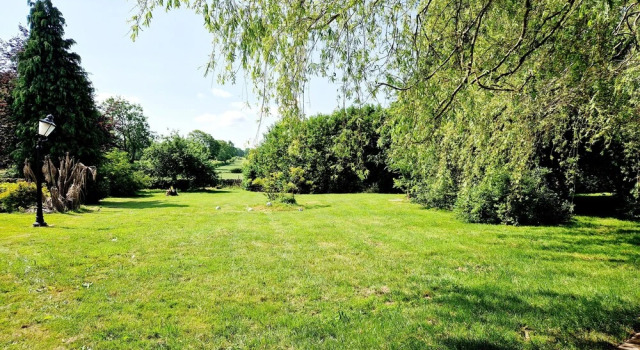 7 Holly Barn