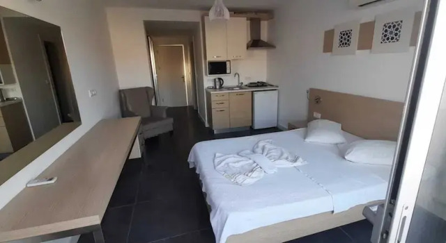 Kırbıyık Apart Otel, Rezerwuj Apartament Hotele w Side Coast z basenem, Basen