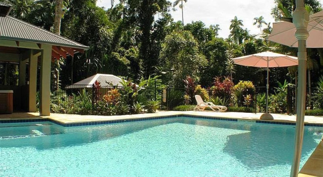 Lost Paradise, Rezervați Hotel Carmoo Queensland