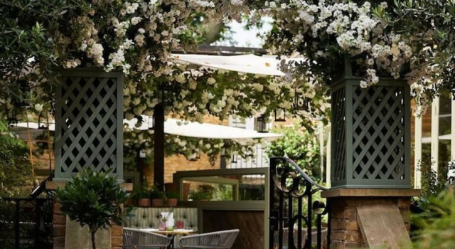 Коттедж The Impressionist s Fireplace 4 BR Home in Chelsea