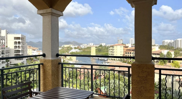 Апартаменты Deluxe с 2 комнатами с балконом и с видом на море The Hotel Porto Cupecoy
