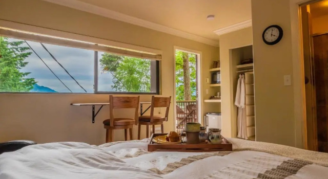Номер Standard с видом на реку The Fraser Rivers Edge B&B Lodge