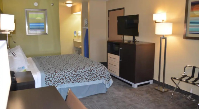 Номер Standard Days Inn by Wyndham Carlsbad
