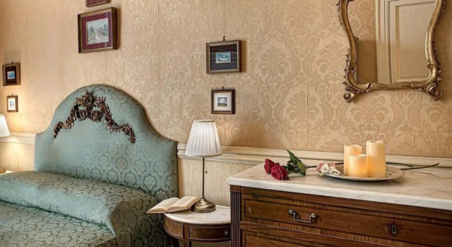 Lady Mary's Tribunali Luxury Suite
