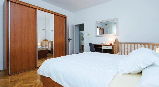 Nice Home in Vrsi With Wifi and 3 Bedrooms