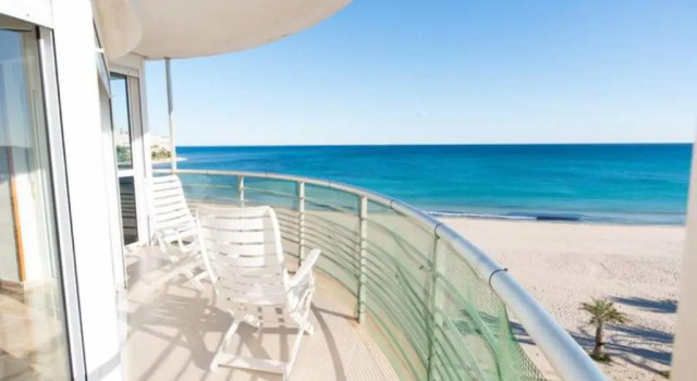 Апартаменты Ático en 1ª línea con impresionantes vistas al mar