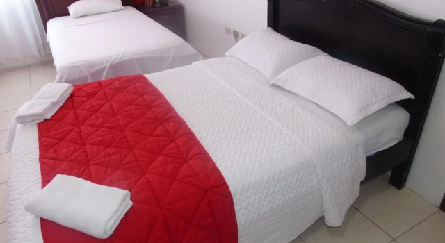 HOSTAL PIAZZOLLA, Prenota Hotel Manta Manabi, vicino a Tarqui Beach
