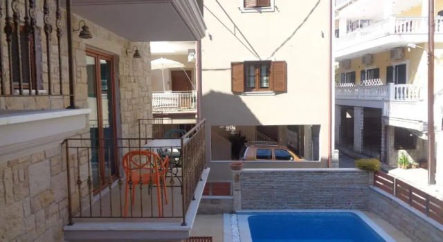 Люкс с видом на сад Leda Suites