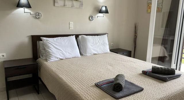 Двухместные апартаменты с видом на сад Alexander Apartments