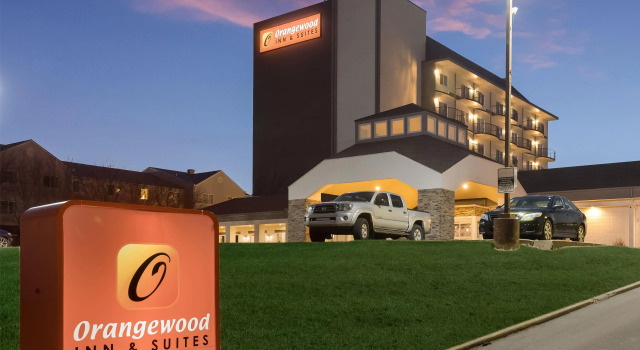 Orangewood Inn & Suites Kansas City Airport