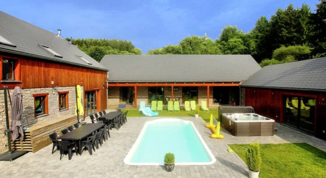 Вилла Beautiful Villa with Heated Outdoor Pool, Sauna, Hot Tub in Forest