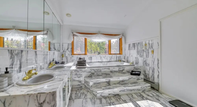 Коттедж с 4 комнатами с балконом New York Retreat - Furnished Deck & Mountain Views