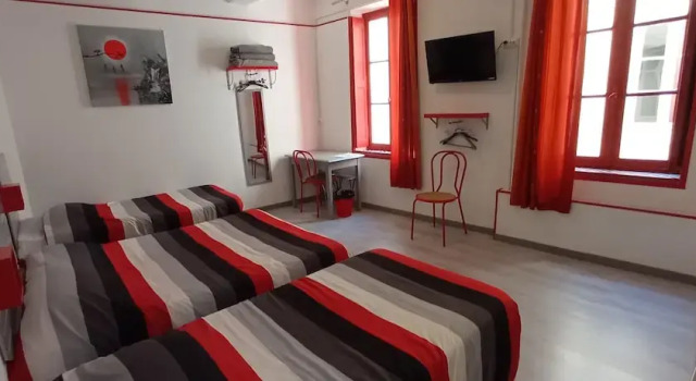 Hôtel de Paris, Book Hotel Hotels in Aude with Breakfast, Breakfasts