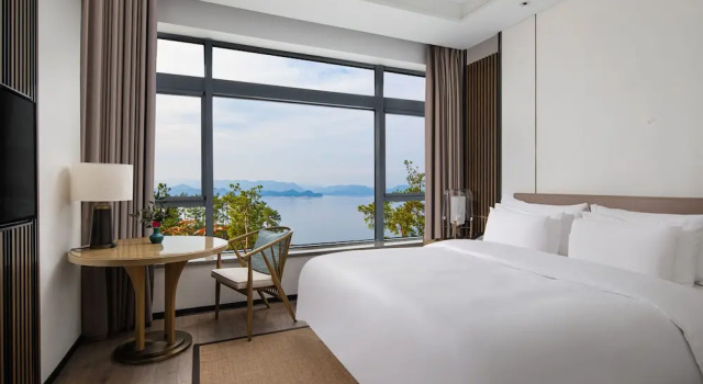 Номер Deluxe Bright QiandaoLake Resort