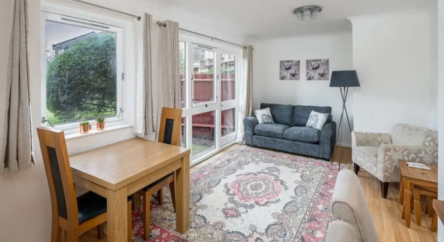 Spacious 2 bed Sleeps 5 With Parking nr Chelsea