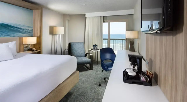 Двухместный номер Standard с балконом и oceanfront Crowne Plaza Melbourne-Oceanfront by IHG