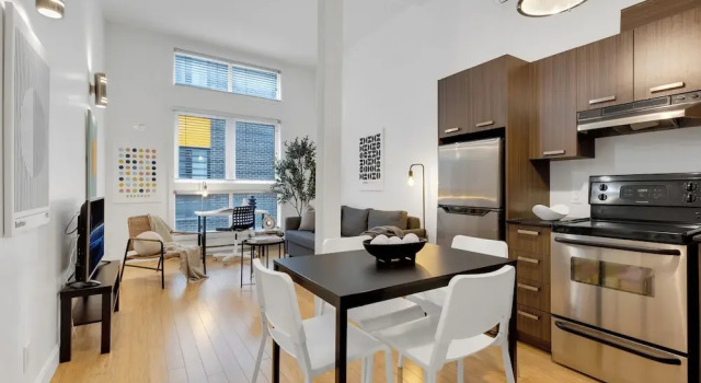 Люкс Deluxe LiV MTL Main Plateau Suites Near Downtown Montreal