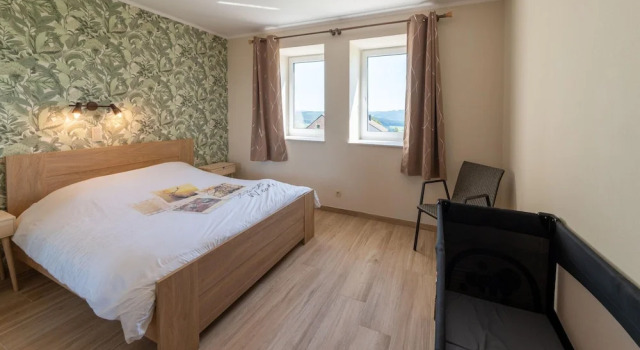 Spacious Getaway Near Spa F1, Забронировать Курортный отель Отели Спа с парковкой, Парковка