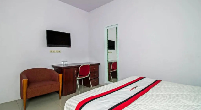Двухместный номер Standard RedDoorz Plus @ Guntur Raya Setiabudi