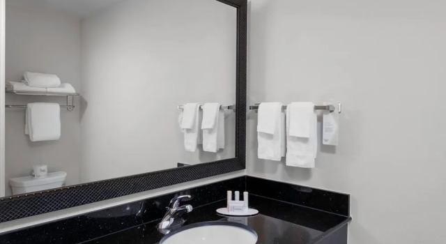 Двухместный номер Standard Fairfield Inn & Suites by Marriott Wichita Downtown