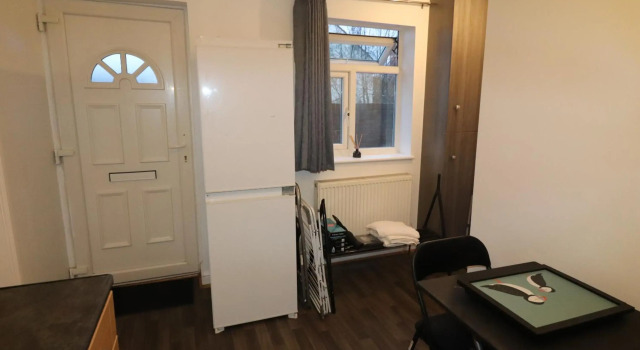 Large Studio Flat - Dartford Town Centre, Забронировать Отель Дартфорд Кент, рядом с Dartford Library