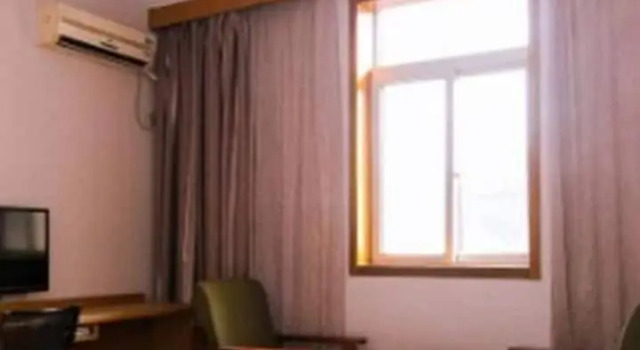 Yingzi Holiday Hotel, Забронировать Отель Отели Ханчжоу с парковкой, рядом с Wushan Night market, Парковка