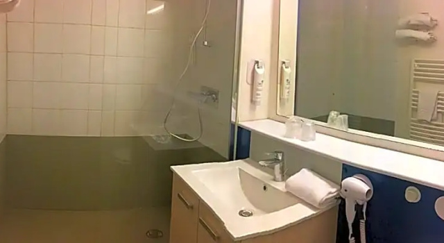 Одноместный номер Standard BRIT HOTEL Confort MORLAIX