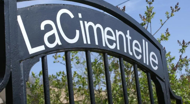 La Cimentelle, Réserver Hôtel Hôtels à Avallon avec parking, Parking