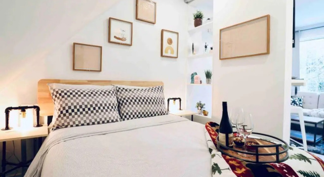 Апартаменты Cozy 1 bedroom laneway house downtown Eastside