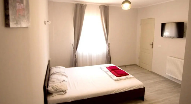 3 bedrooms house at Constanta 500 m away from the beach with enclosed garden and wifi, Забронировать Дом для отпуска Коттеджи Констанцы, рядом с Tabacariei Lake, Коттедж
