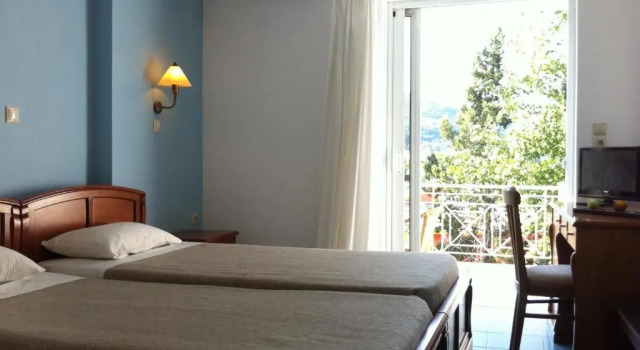 Двухместный номер с балконом Three Stars Beach Hotel