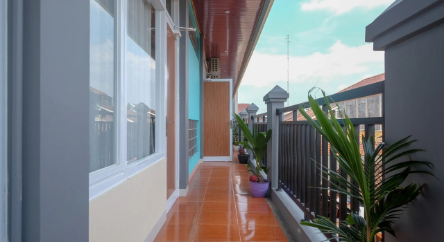 Sans Hotel Kumbang Yogyakarta by RedDoorz, Book Hotel Hotels in Umbulharjo with Parking, Parking