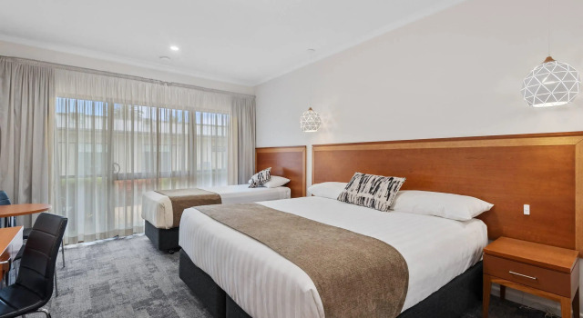Трёхместный номер Standard Comfort Inn Deakin Palms
