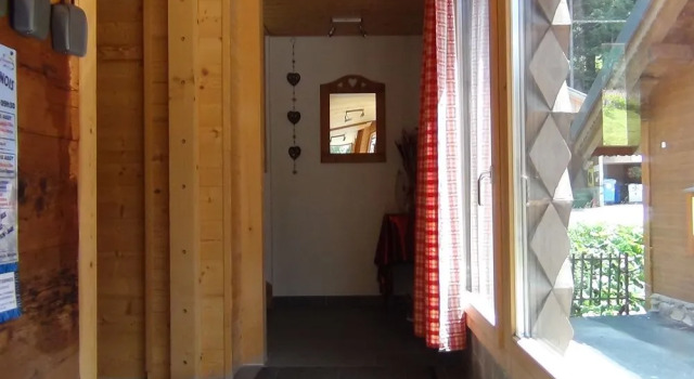 Chalet Suisse Bed and Breakfast, Prenota Chalet Hotel a Canton Vallese con parcheggio, Parcheggio