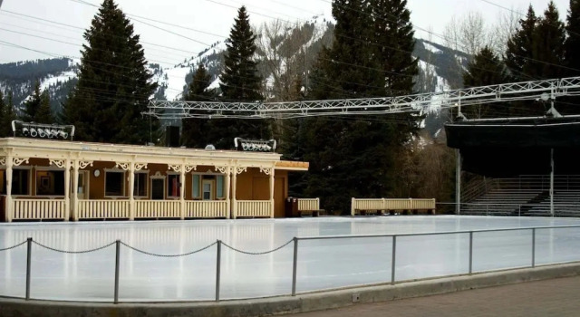 Red Elephant 4BR - Fire Pit - River & Downtown, Book Feriehus Sommerhuse i Hailey, Hytte