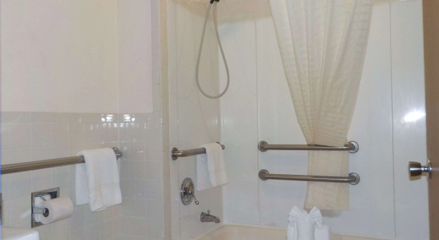 Четырёхместный номер Standard SureStay Hotel by Best Western Greenville