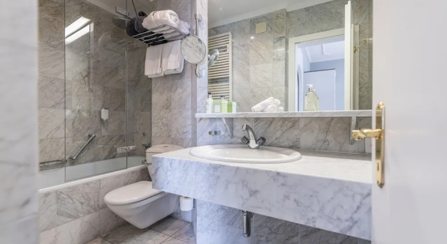 Полулюкс с балконом Romantik Hotel Schweizerhof & Spa Flims