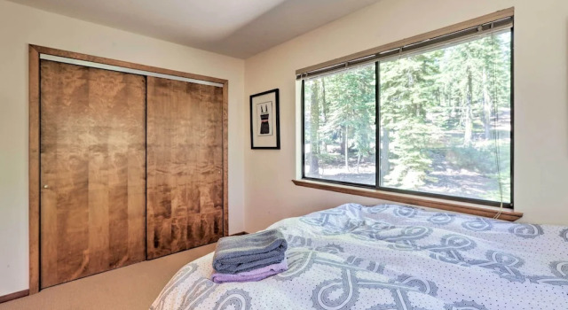 North Lake Tahoe Cabin: 4 Mi to the Beach!, Забронировать Дом для отпуска Коттеджи Норт-Лейк-Тахо, Коттедж