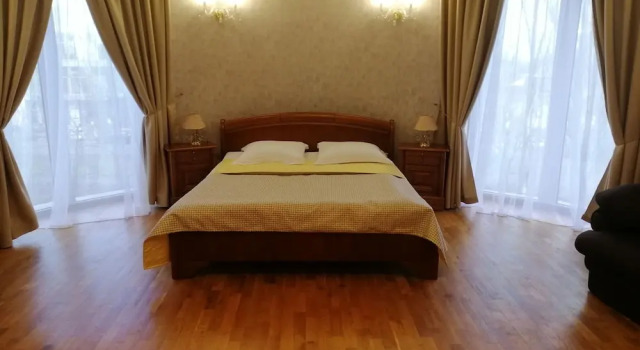 Hotel Palace Ukraine, Book Hotel Hoteller i Nikolayev med parkering, Parkering