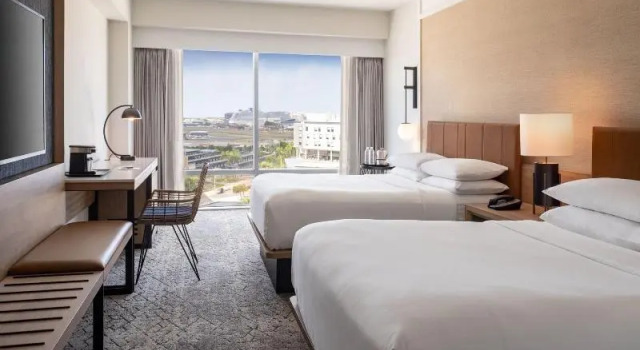 Четырёхместный номер Deluxe с балконом и с видом на залив Sheraton Puerto Rico Resort & Casino