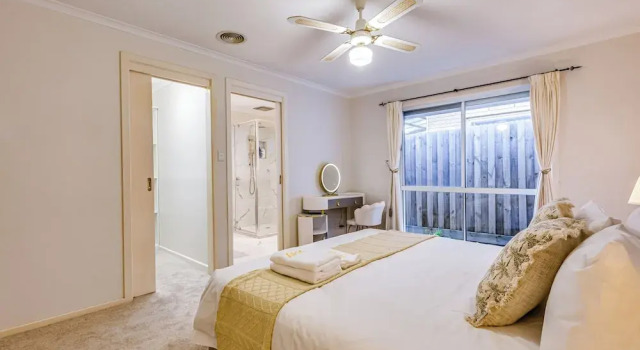 StayAU 4BR Lakeside Retreat in Seabrook, Rezerwuj Dom wakacyjny Sanctuary Lakes Wiktoria