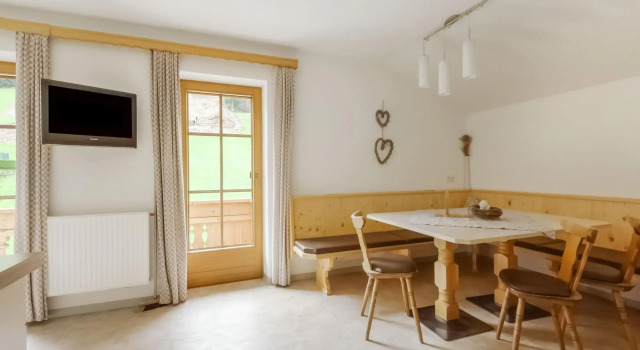 Lovely Apartment in Hainzenberg