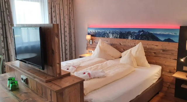 Номер Superior Raffls Hotel