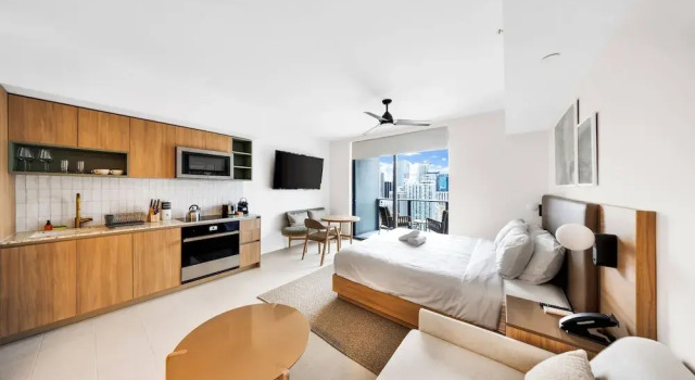 Elegant DTW Living 1BR with City Views, Забронировать Апартаменты/квартира Апартаменты Miami Metropolitan Area, Апартаменты/квартира